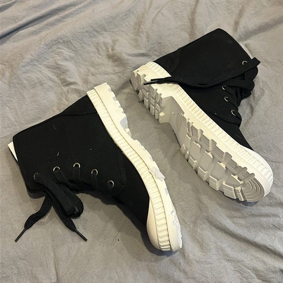 New SO Dragonfruit high top sneakers black and white size 10 - Picture 2 of 4